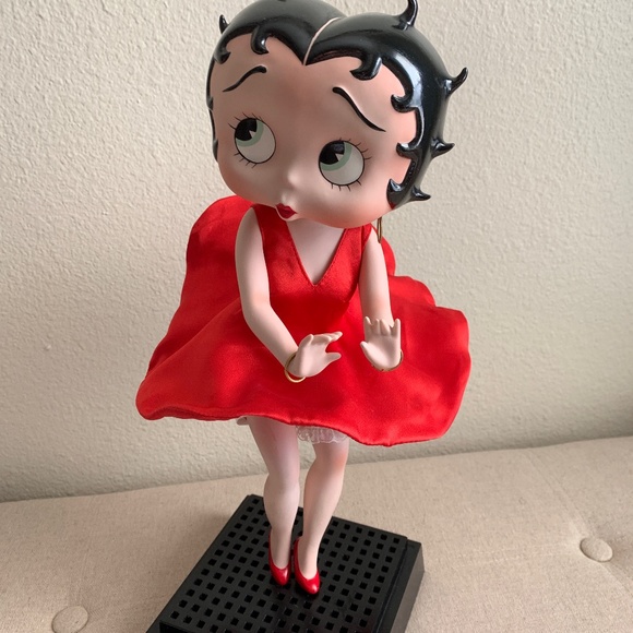 Betty Boop Porcelain Doll - Picture 4 of 7